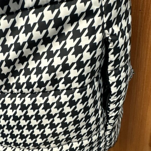 Reversible Black & White Houndstooth Faux Fur Mock Neck Zip Front - Picture 9 of 11